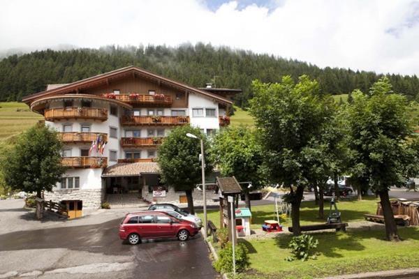 Hotel Europa Pozza di Fassa Exterior foto