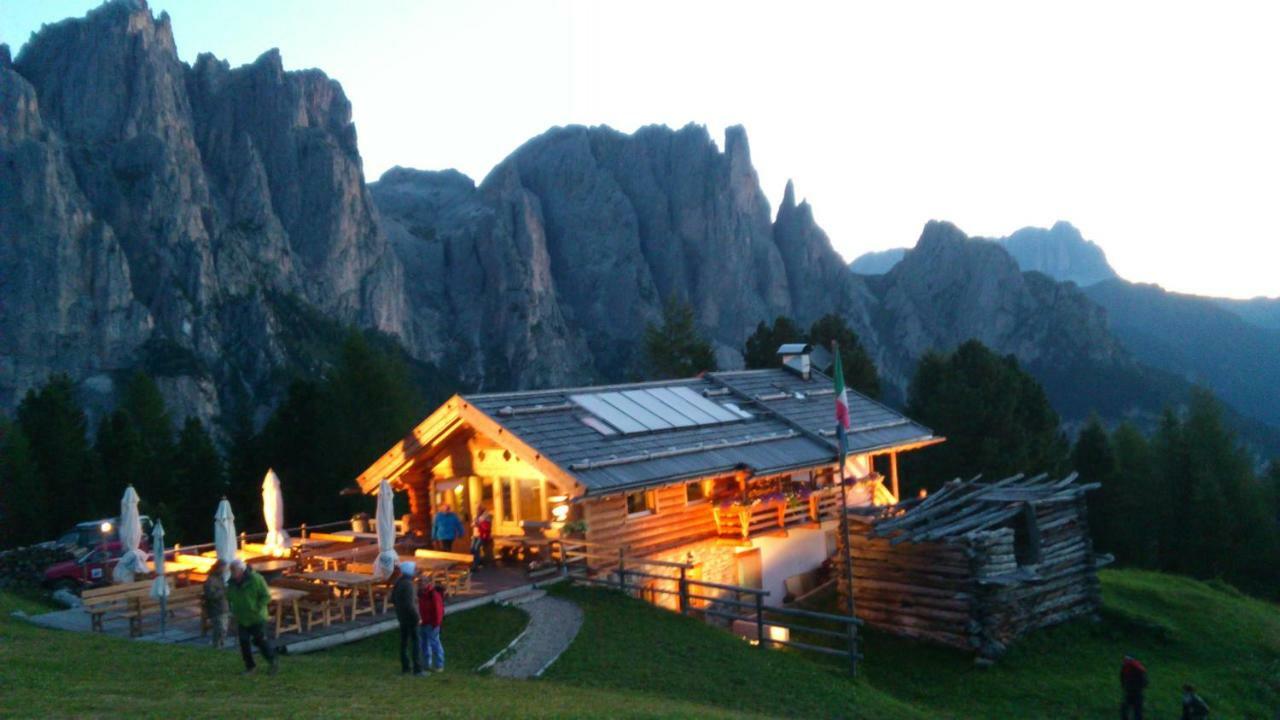 Hotel Europa Pozza di Fassa Exterior foto